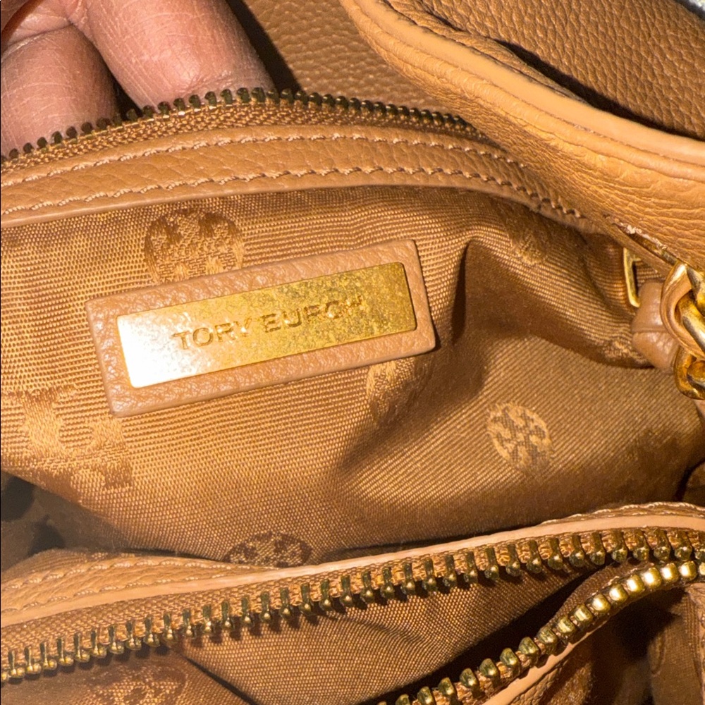 Tory Burch Brown Leather Shoulder Bag with Gold Chain - Picture 5 of 7